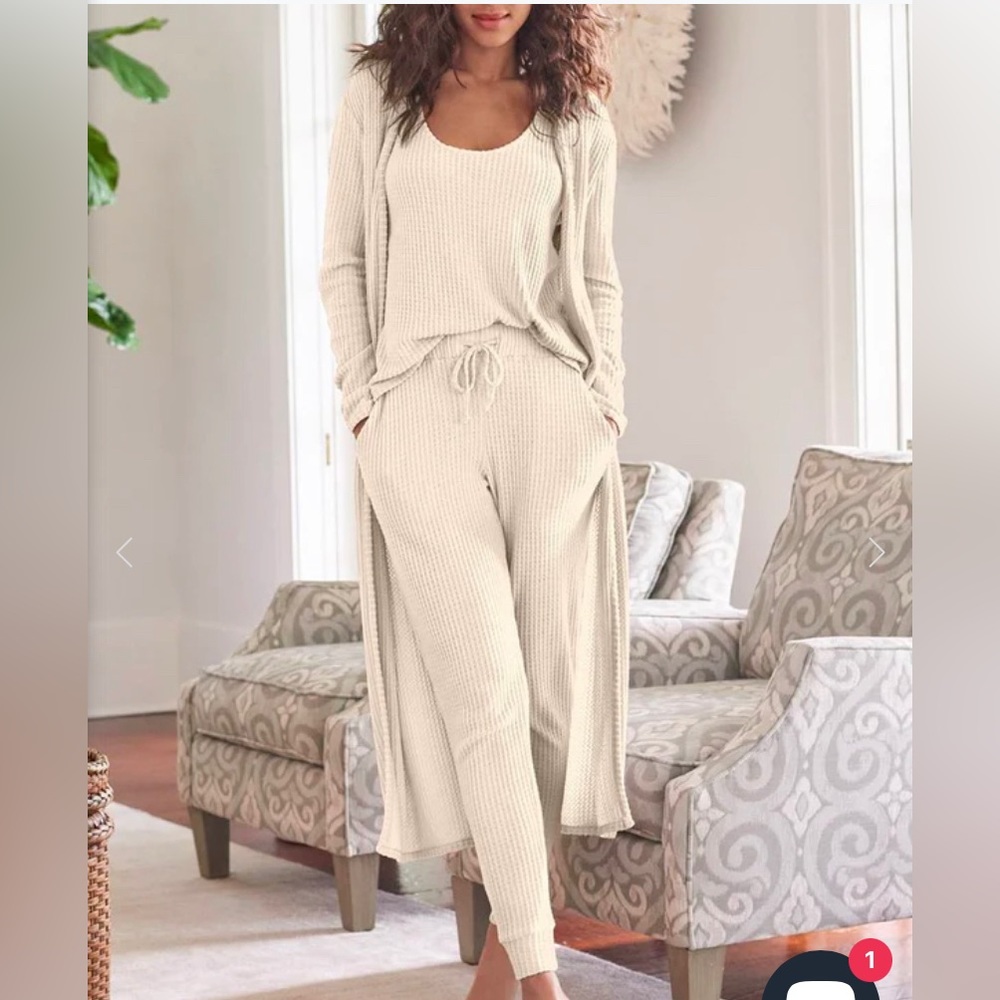 VENUS Casual Knitted Multiple Pieces Set size Small